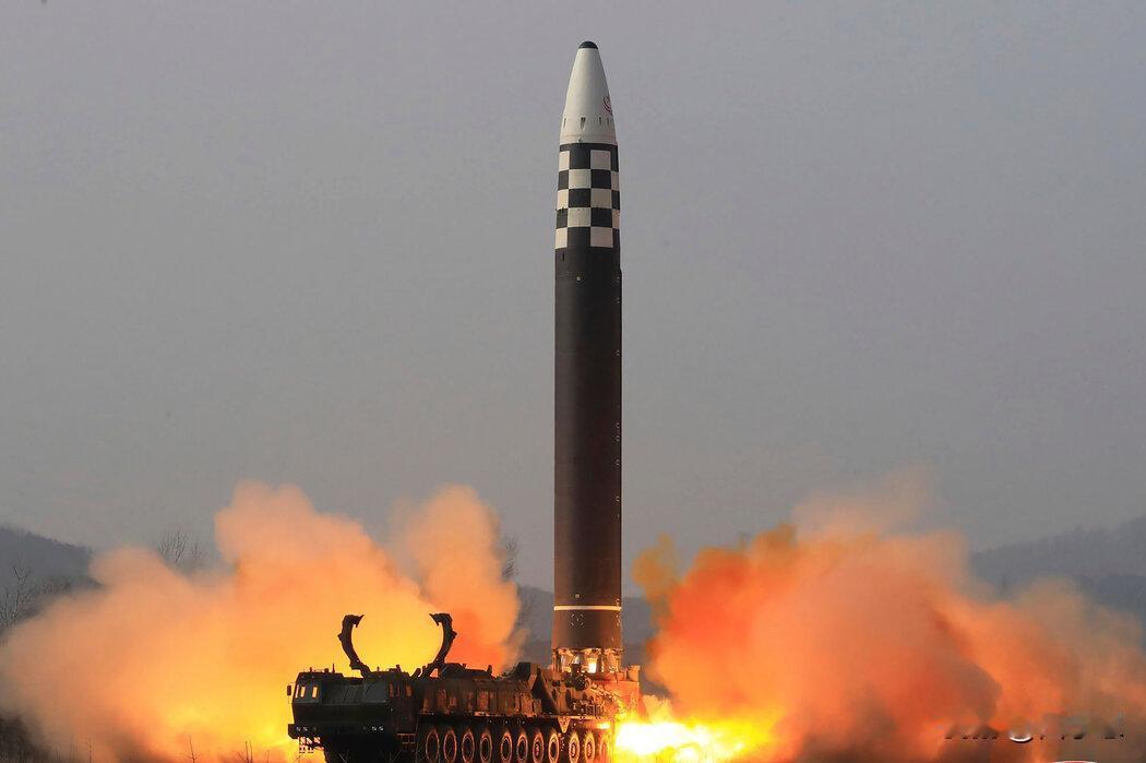 以前朝鲜没底气才跟你谈，
现在手里有核弹、背后靠俄大哥，
特朗普那点好话谁稀罕？