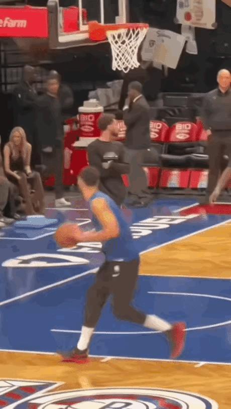 据说他是nba联盟的全明星！
我咋不信呢？
你看他这两下子！
让我想起了cba的
