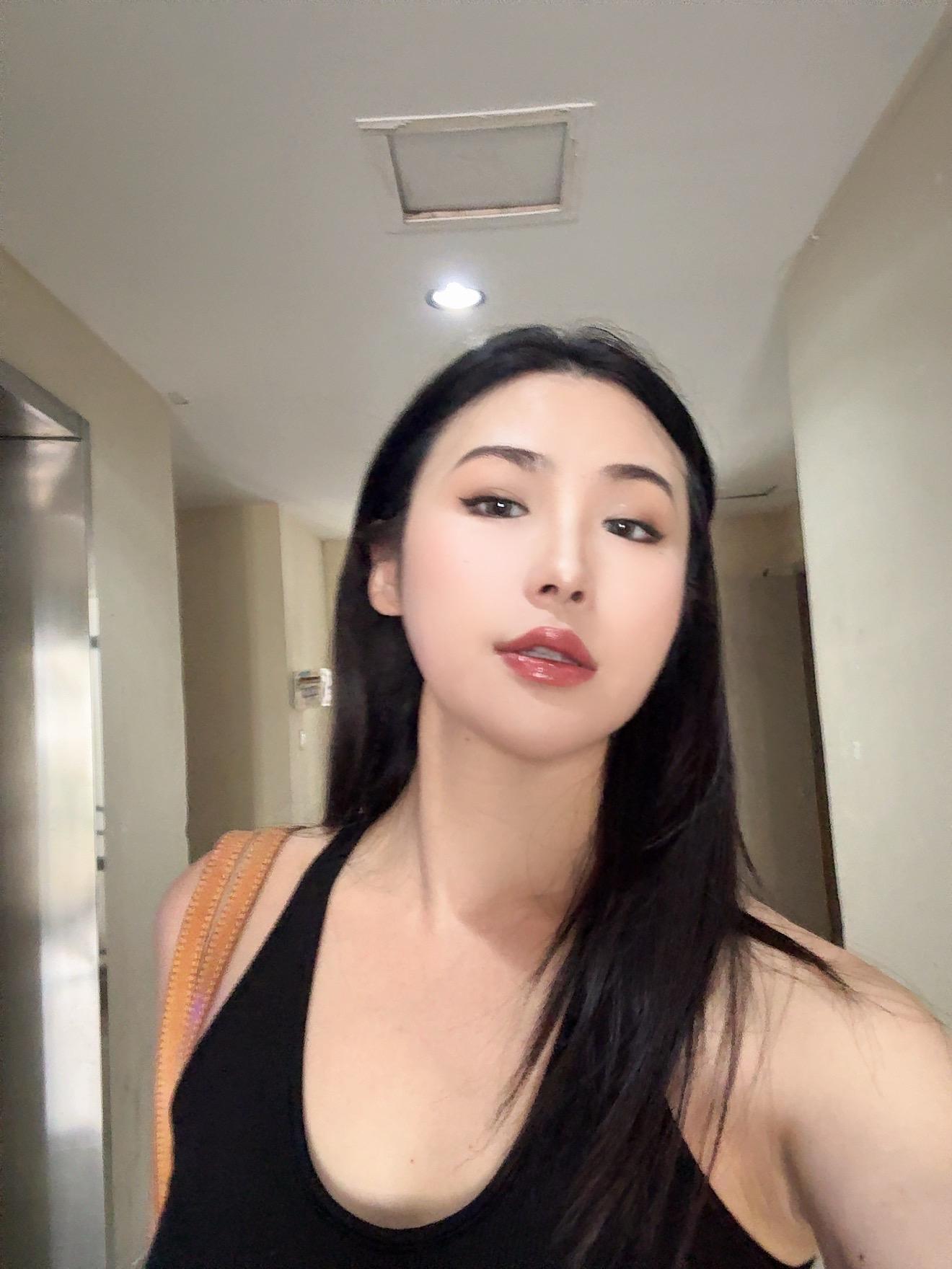 我这辈子最灿烂的笑容，都给了手机屏幕。