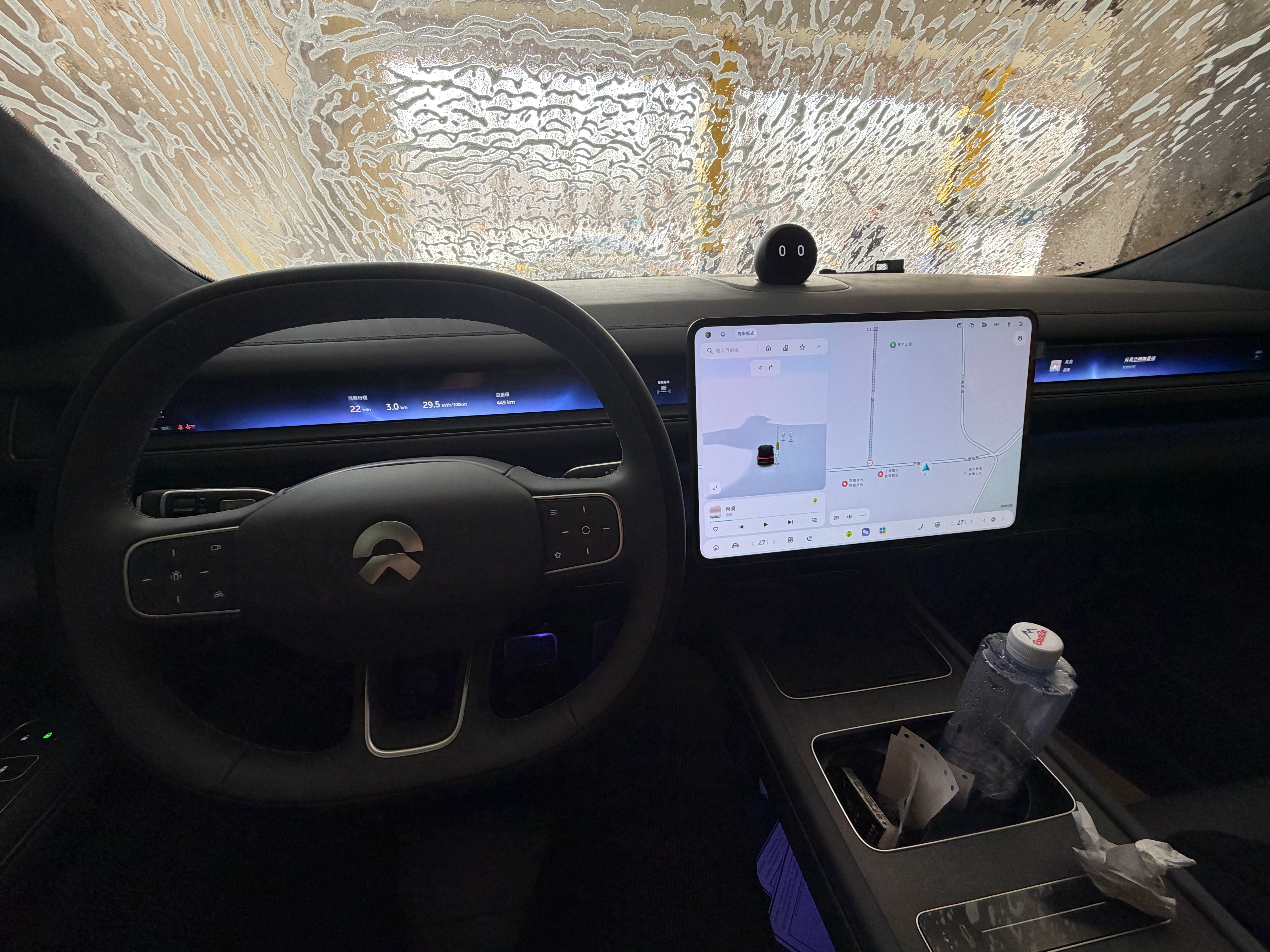 下雪后遗症，我的后驱小跑车要歇一段时间了好好洗洗，最近开ES8(提车两个月，跑了