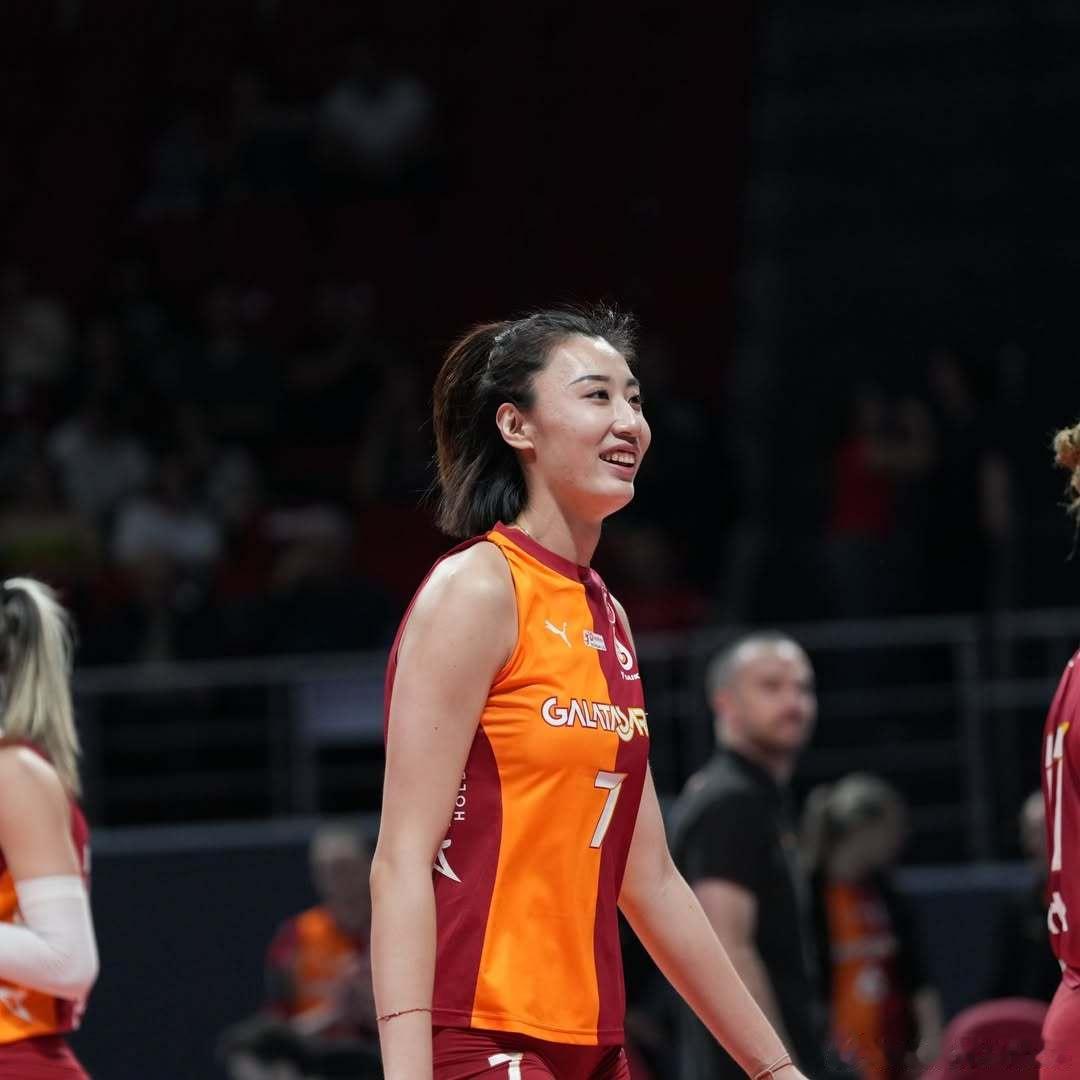 🟡🔴 神勇王媛媛砍全队第二高分，助加拉塔萨雷晋级欧联杯4强⚔️ 欧联杯女排1