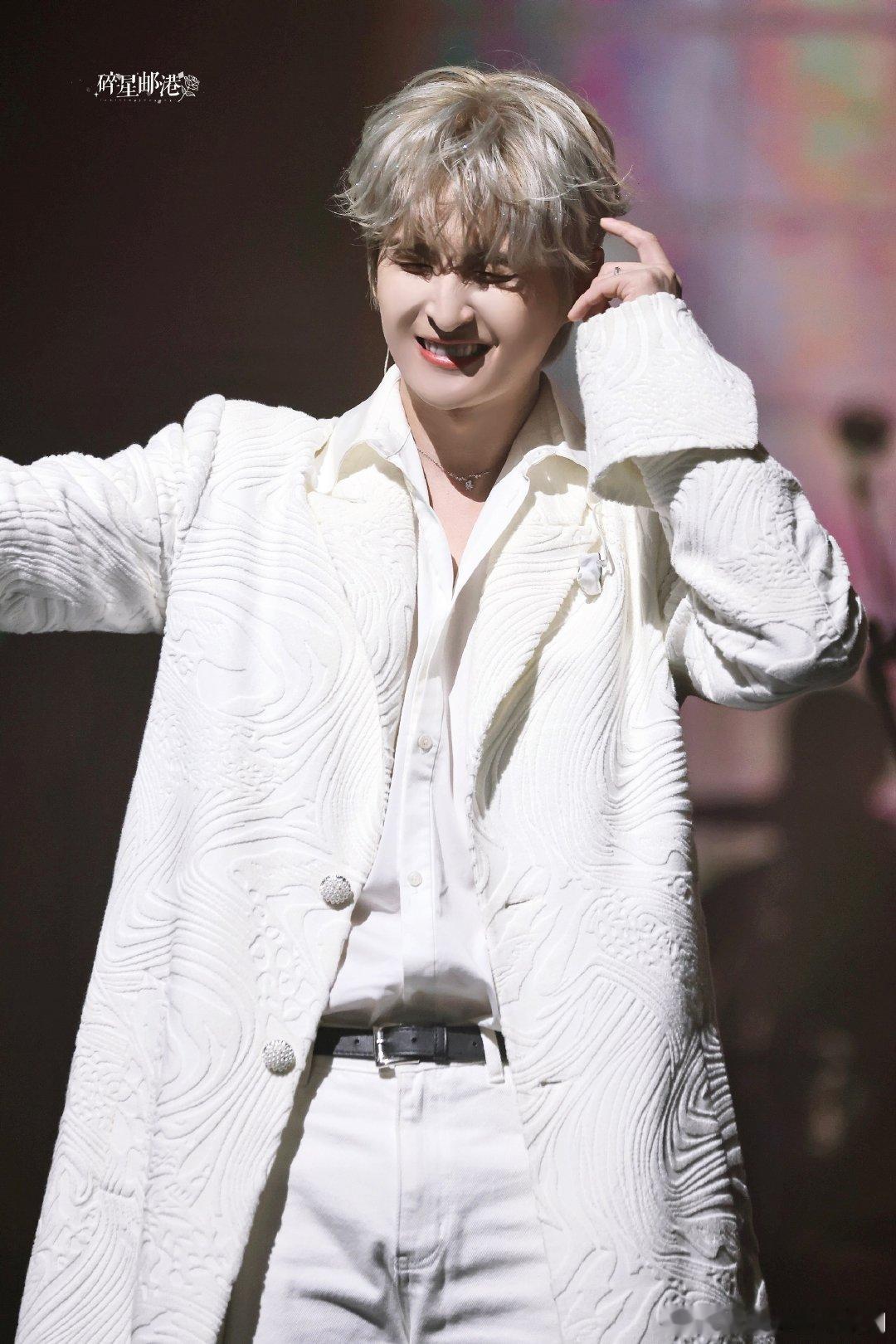 #张远染发了# 张远染发之后看起来还是很有精神的，不过本人的颜值就很能打，看着更