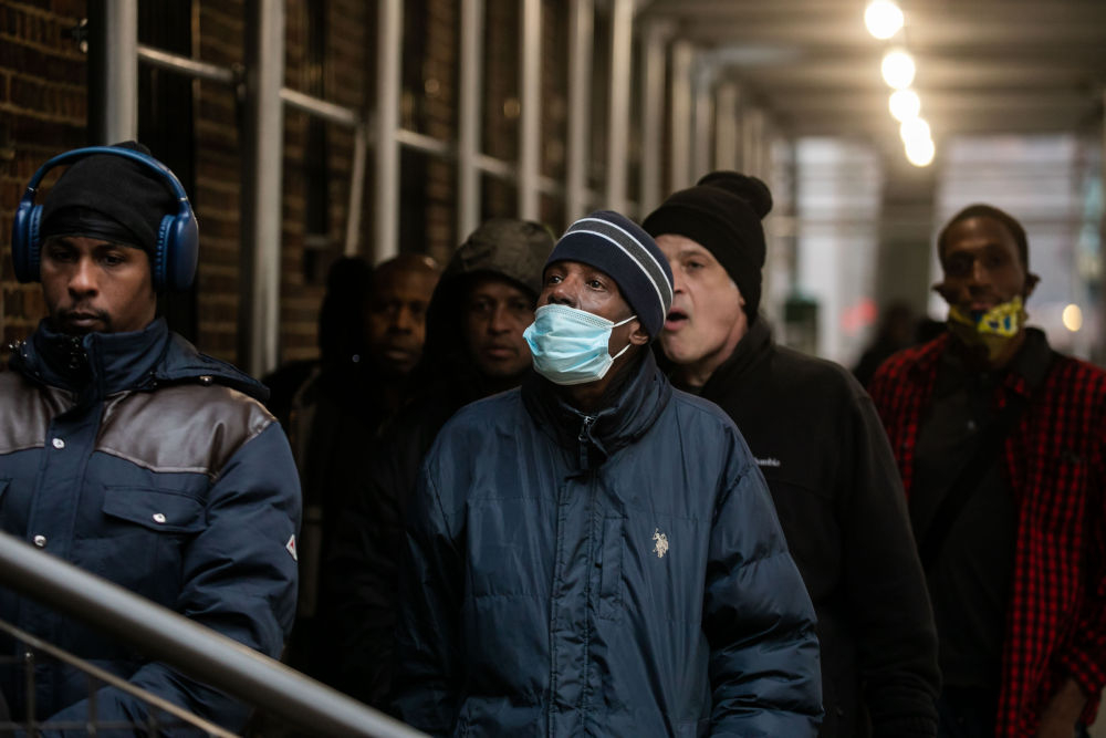 【#斩杀线折射美制度弊端下的脆弱民生#】 近来，美国“斩杀线”成为热搜词。这个词