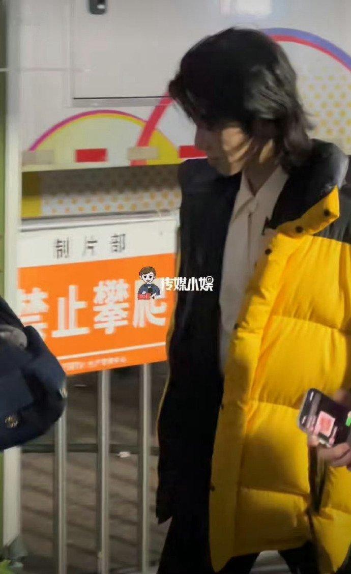 华晨宇今天是黄油蜂蜜面包吧谁想出来的黄油蜂蜜面包这个形容，简直是个天才，太贴花花