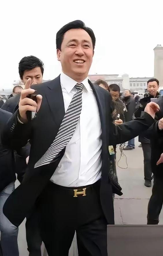 人的衰老相，除了年龄以及生病外，还跟有钱没钱，劳神费心，工作条件有很大关系。
如