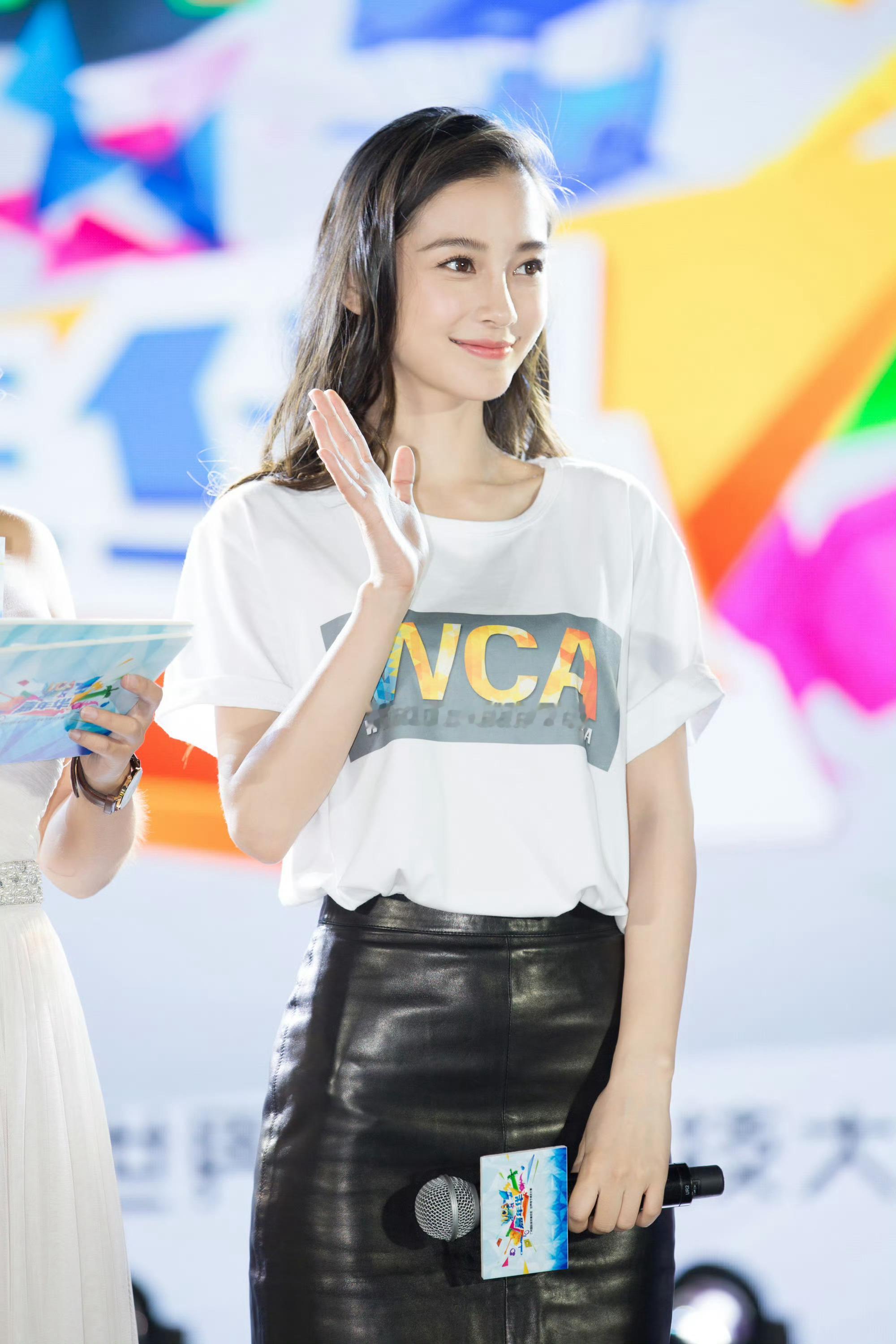 angelababy   杨颖 早上好呀宝贝们!今天周三将将们领福袋了吗