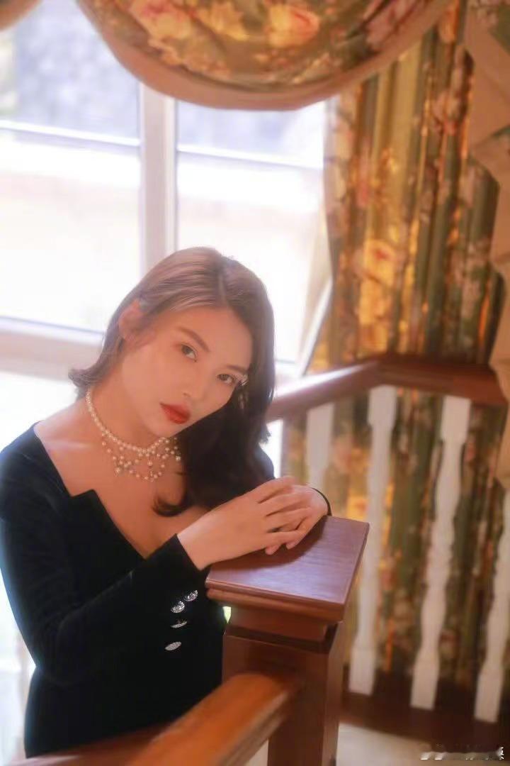 徐冬冬回应大嫂标签徐冬冬坦言不必强行撕掉标签 4月29日，徐冬冬发文聊起伴随自己