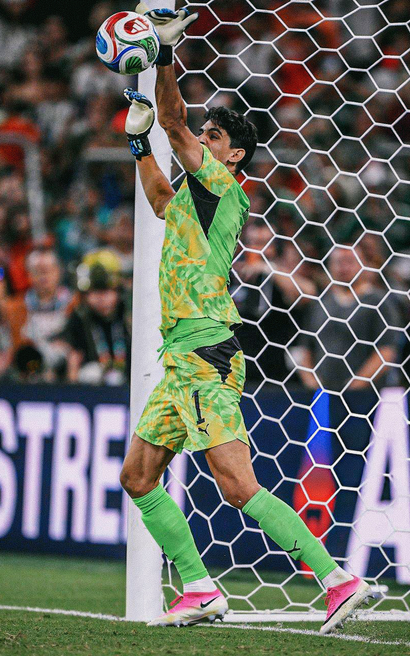 布努，点球对决的顶尖高手。🇲🇦🧤荷兰淘汰世界杯荷兰3比4摩洛哥