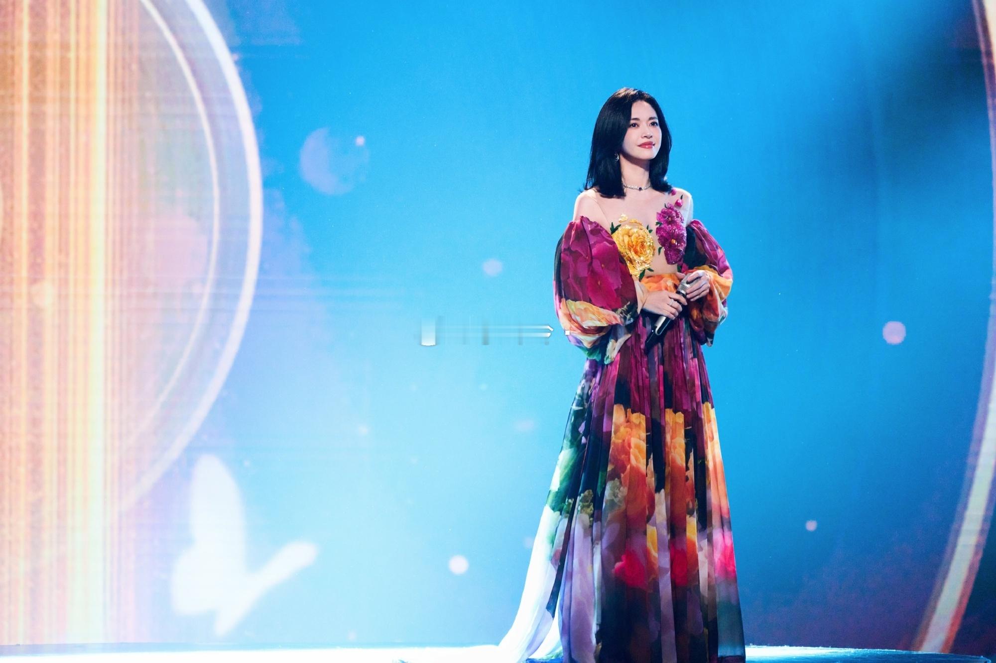 姚晨 侯雯元 假到离谱了…姚晨刚离婚就被硬塞恋情，女艺人就不能独美吗？恋情瓜从头