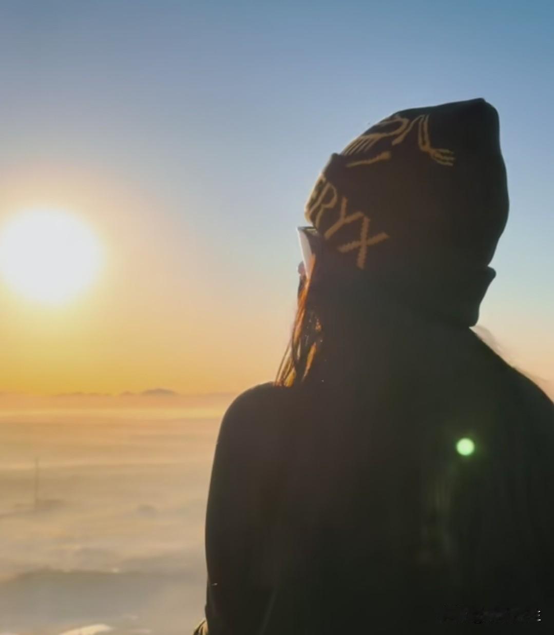 如何看清一个人，你对他好就行了。
因为你对一个人好的时候，
素质高的人，会觉得你