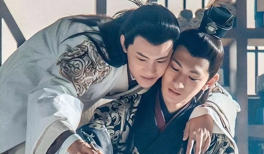 明清时，闽南男同性婚姻是合法的，叫契兄契弟。他们同吃同睡，有时丈夫和原配去世，契