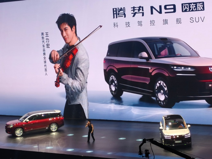 看完腾势 N9 闪充版的参数，瞬间明白为什么会被称为驾控旗舰，3.7s 百公里加