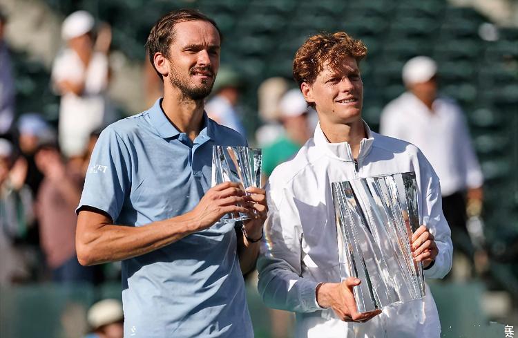 疯狂的一夜！！
以熊猫眼🐼收尾！！
…
0:15 看朱婷的意甲半决赛，科内主场