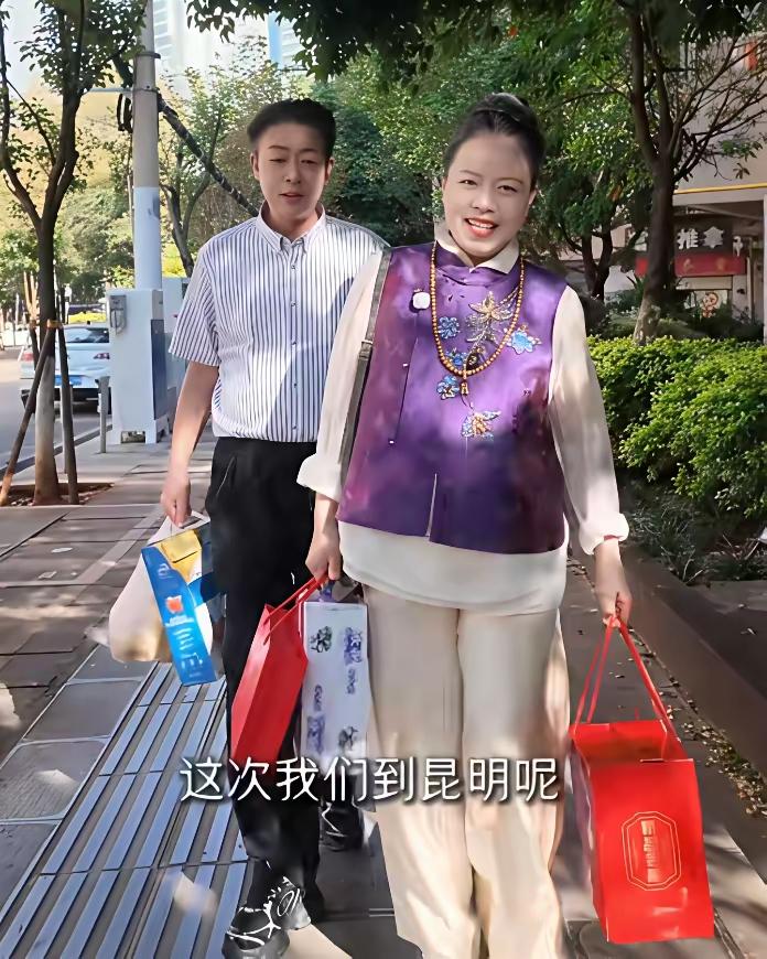 作者加速成长计划许敏和老父亲九十岁战友的对话让人泪目了，老人问许敏，孩子呢，许敏