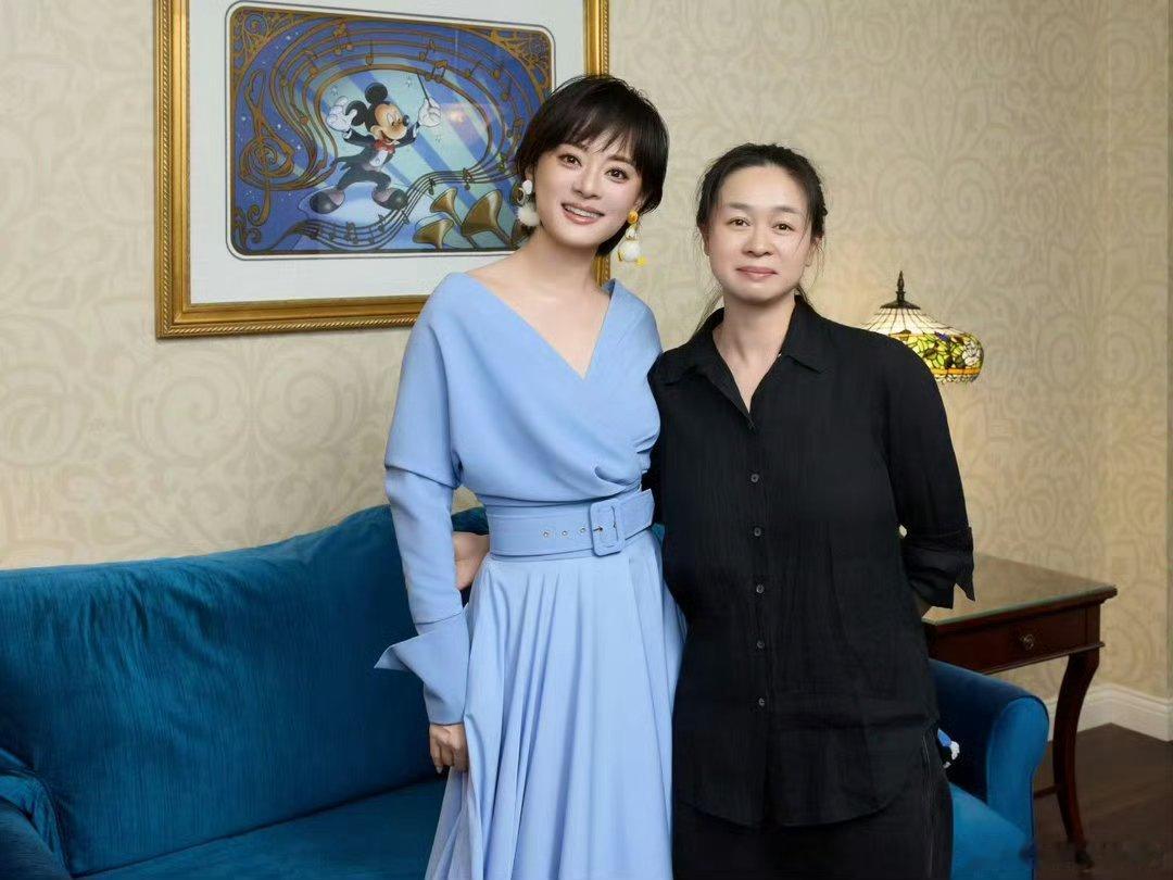孙俪练恰恰瘦腰孙俪近日在微博上分享了和女儿小花一起练恰恰舞的日常 