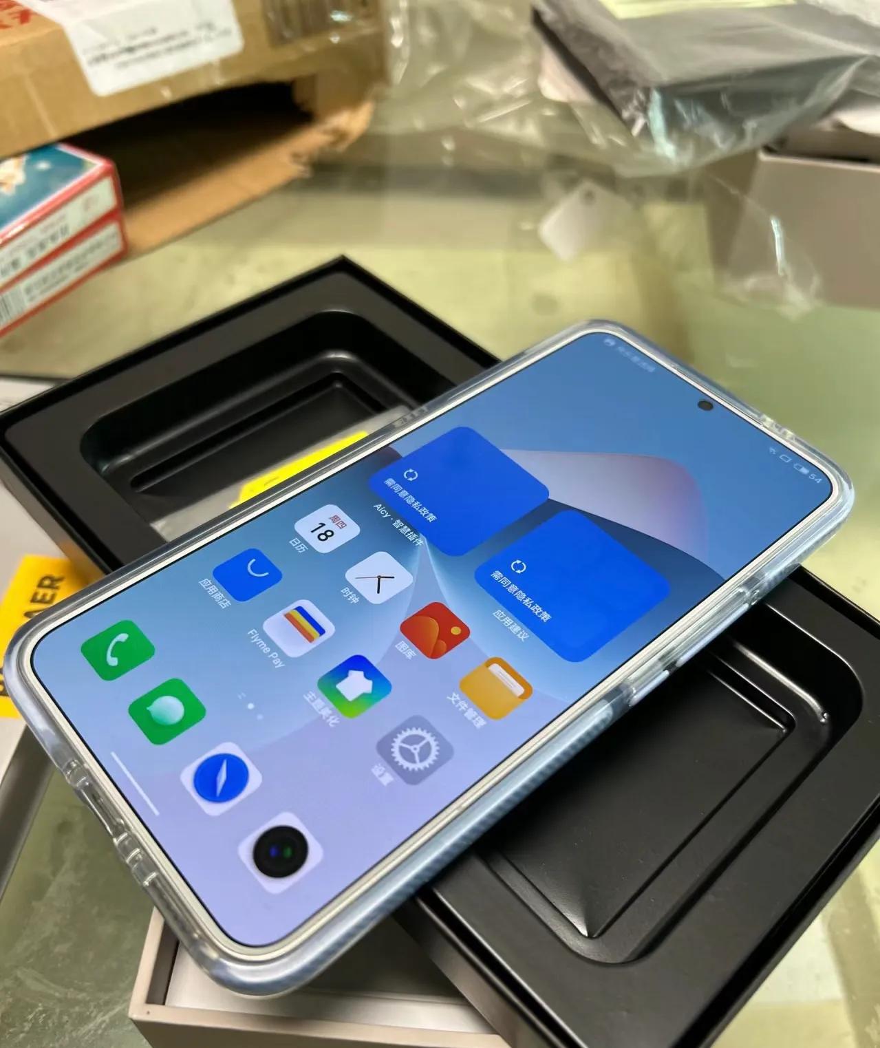 魅族20 Classic应该是今年最适合买给父母用的小屏手机了吧。[吃瓜群众]1