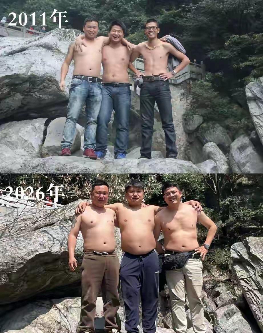 唯一不变的是背景里的红衣女子。 ​[捂脸]