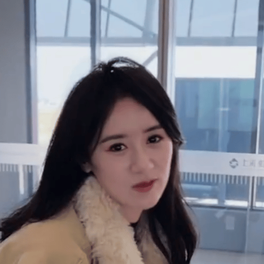 袁冰妍 捕捉小圆的挑眉杀~小表情真可爱！