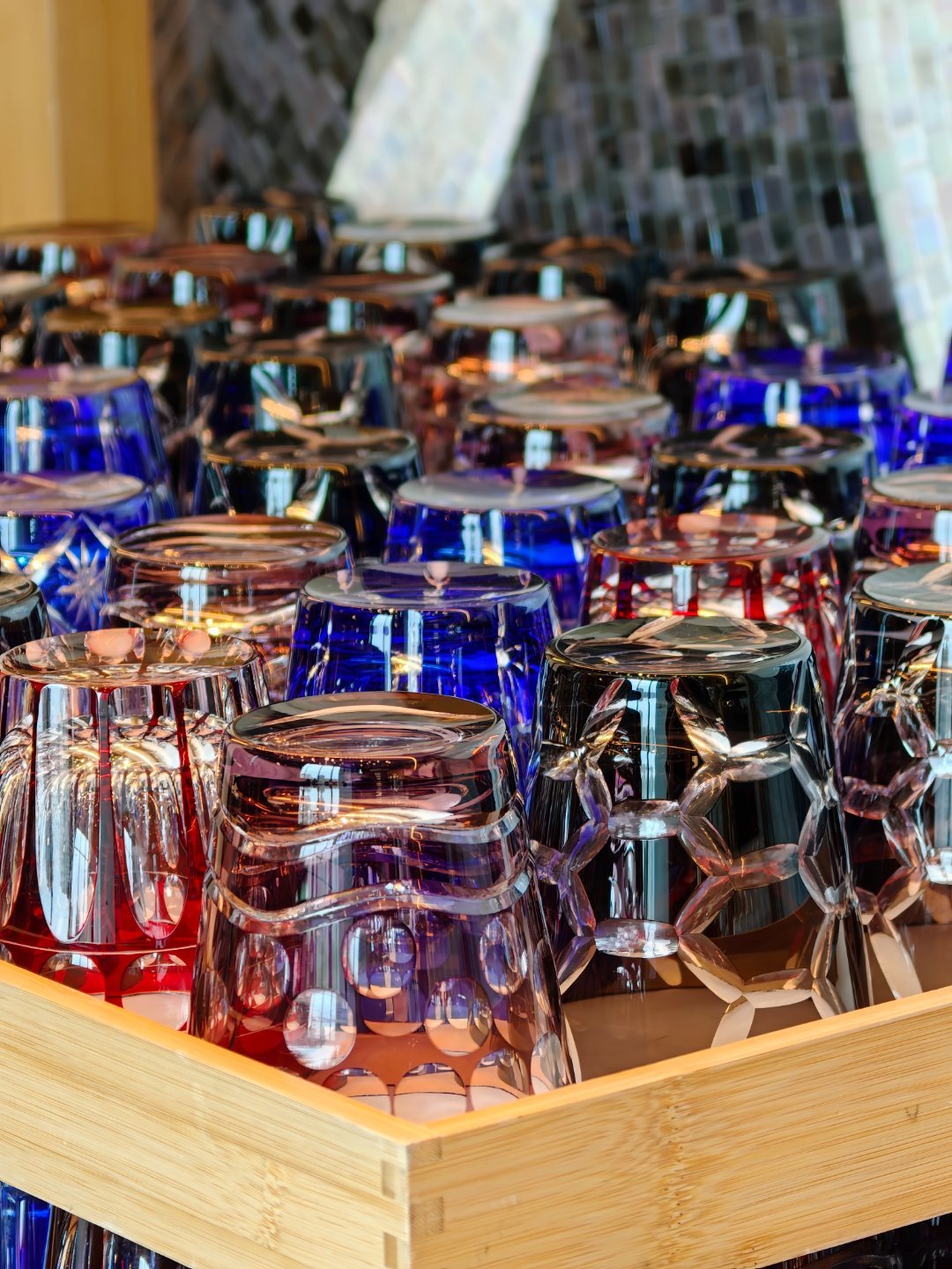 早，今儿参加乐道 L80 媒体沟通会有啥问题需要问的吗？（凯宾斯基的杯子真好看）