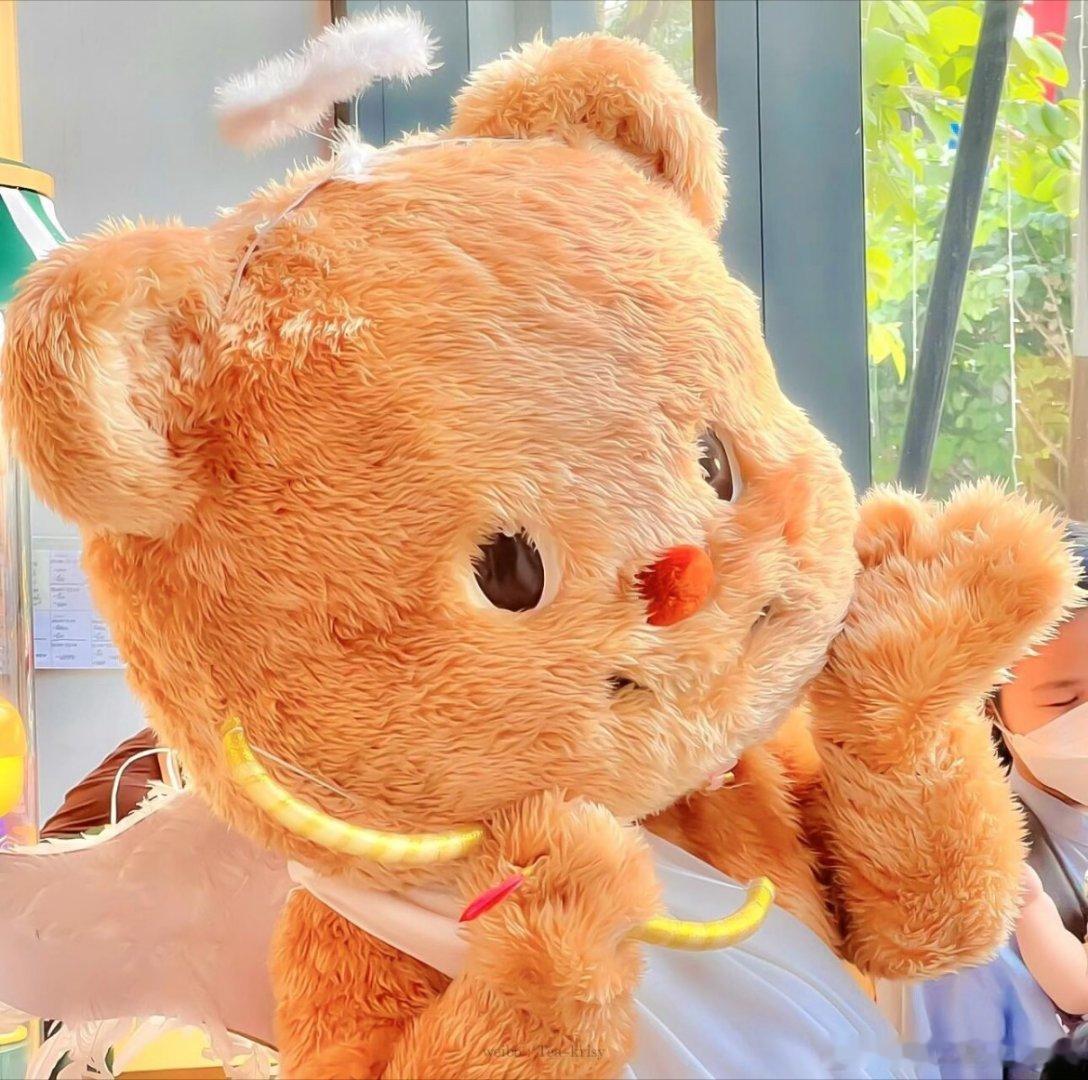离了环球影城谁还把我当小孩逛环球影城遇到搞笑一幕，网友二十七岁刷年卡，被拦下盘问