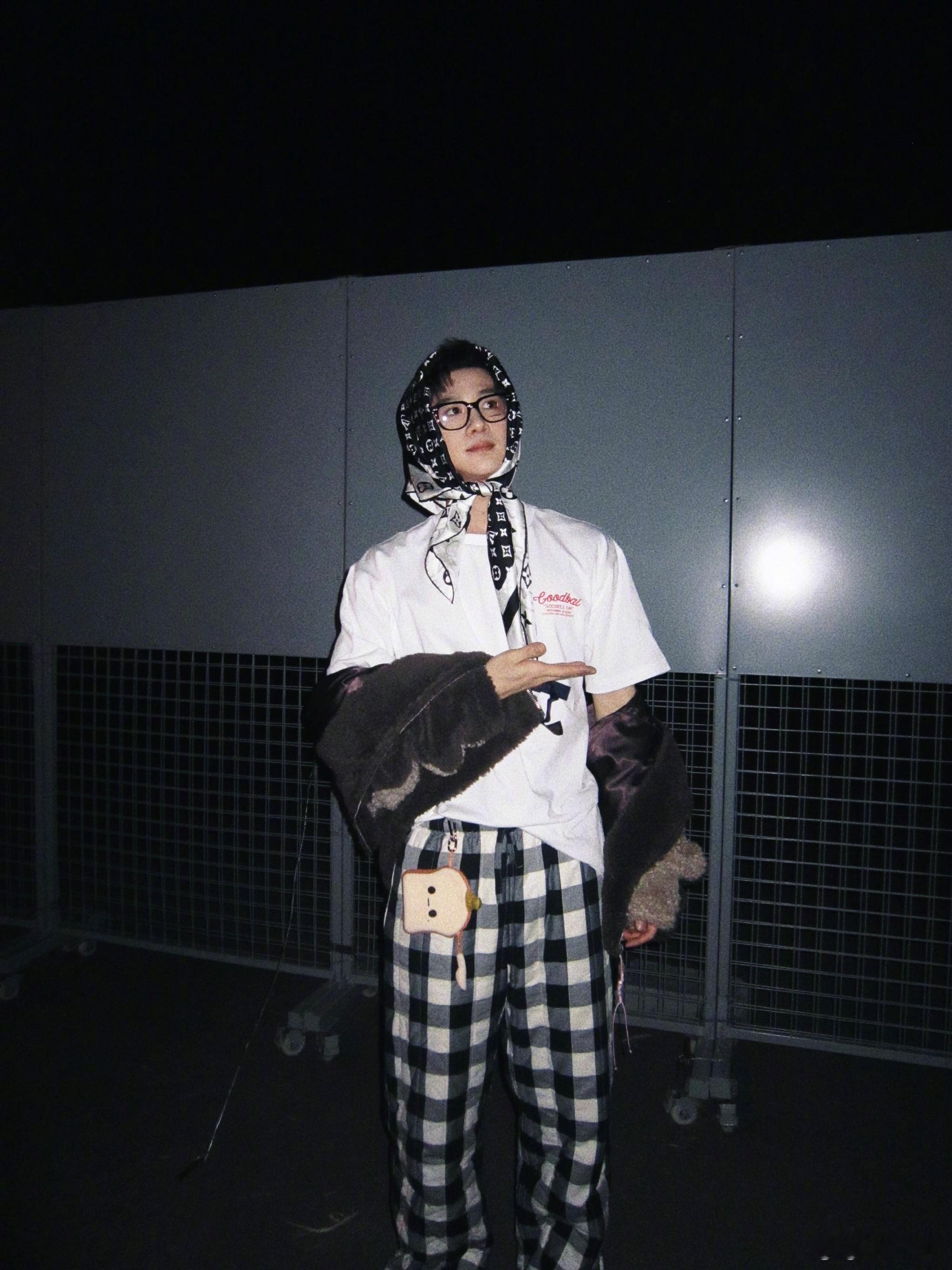 白敬亭手串  小白就是妥妥的手串大户没错了 