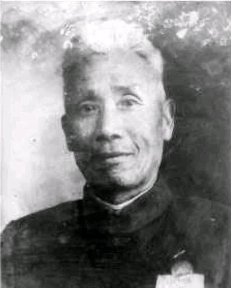 1940年，我军抓到了几个鬼子，士兵问领导，如何处置鬼子。领导直接下令：“把他们
