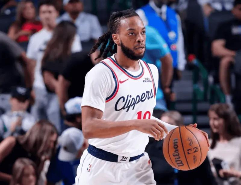 只能是打辅助的命啊！
快船击败了独行侠，本场比赛，加兰出战38分钟，24投15中