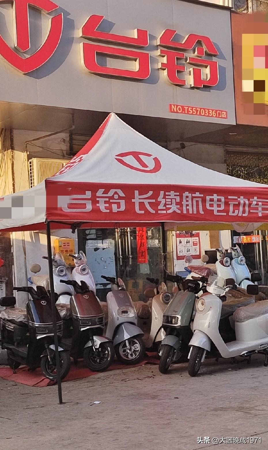 以前被小偷偷走多辆破旧自行车；被盗贼盗过一辆摩托车，店面卷闸门被撬，盗走几条香烟