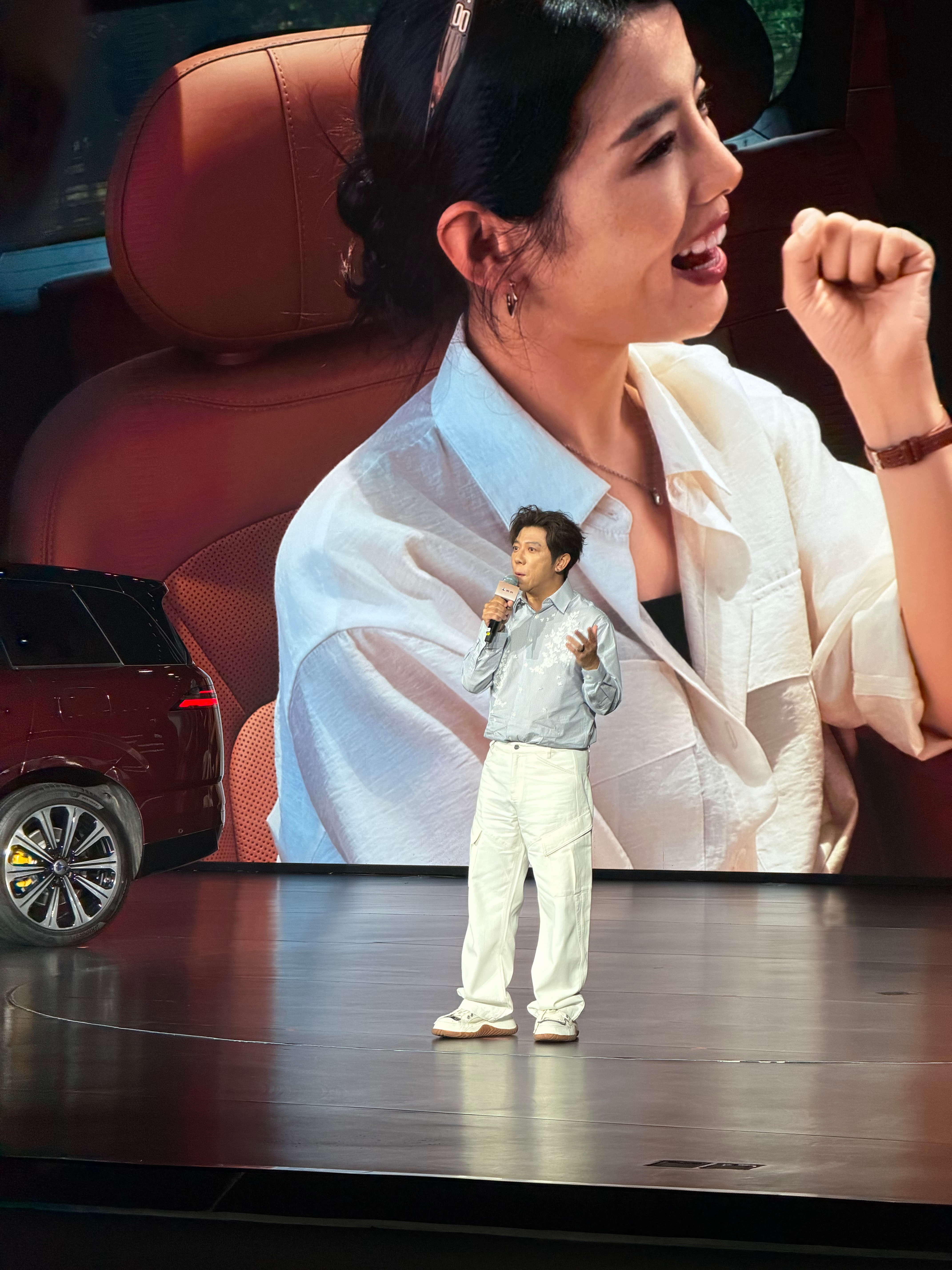 这真是爷青回了奔跑听了无数回没想到还能听一回海泉老师的现场 深圳