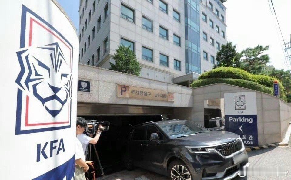 韩国被曝性贿赂3名中国足协人士据韩媒《韩民族21》报道，韩国文体部旧监察报告显示