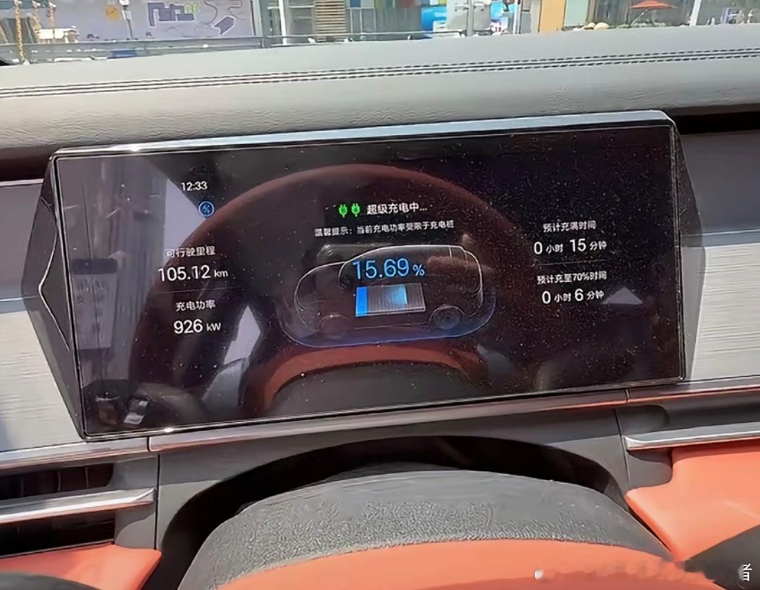 目前全网见过比亚迪唐L EV双枪充电最高功率926kw，十几分钟就能充满，不需要