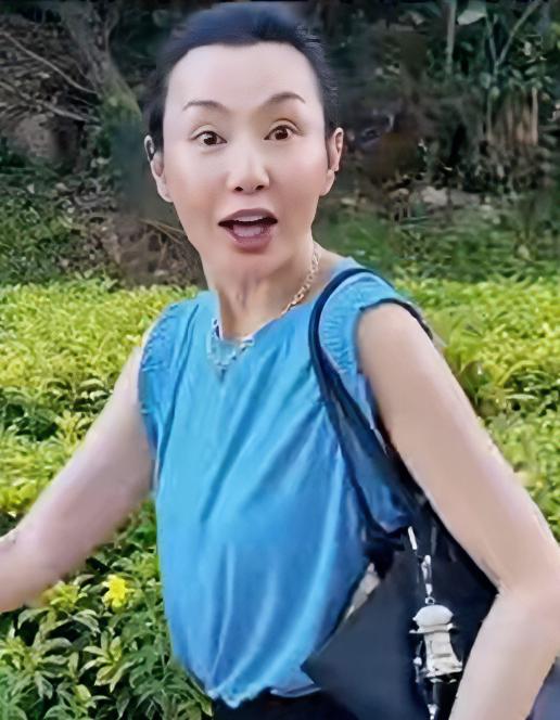就连张曼玉也逃不过，在变老的路上！

看来是缺钱花了，张曼玉年近60岁，又出来赚