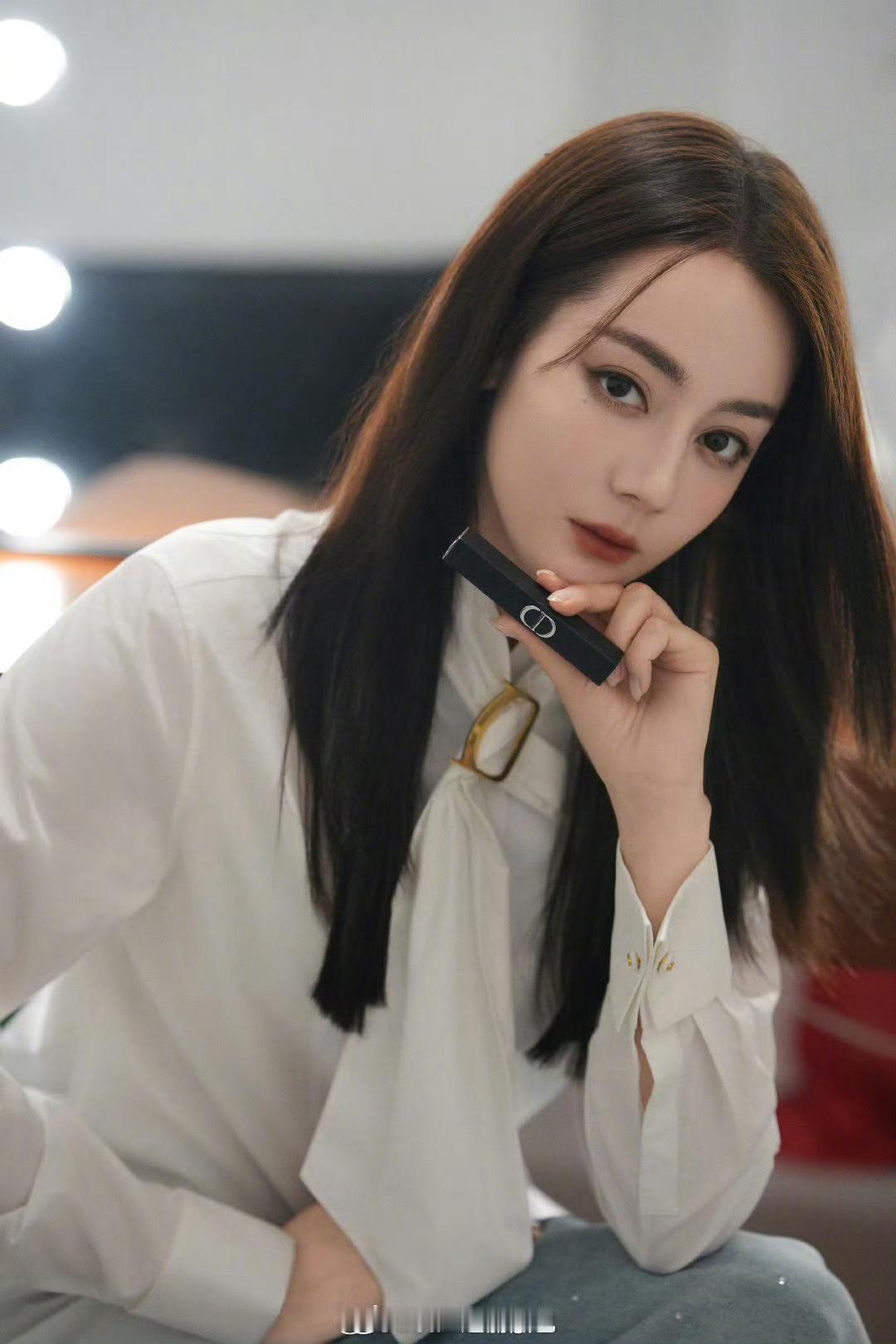 迪丽热巴 VOGUE迪丽热巴最新DIOR广告大片美呆了 