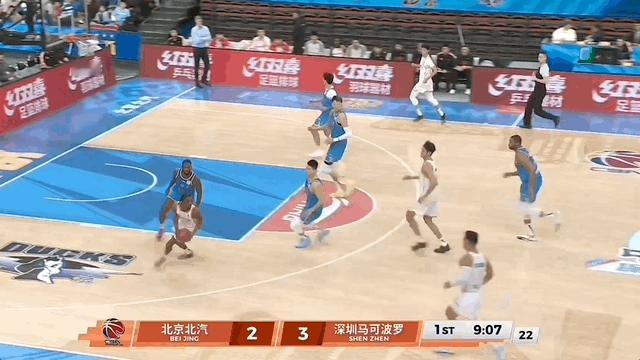 北京男篮vs深圳男篮 贺希宁开场连中三分，防守端给杰曼来了个钉板大帽，开局这攻防