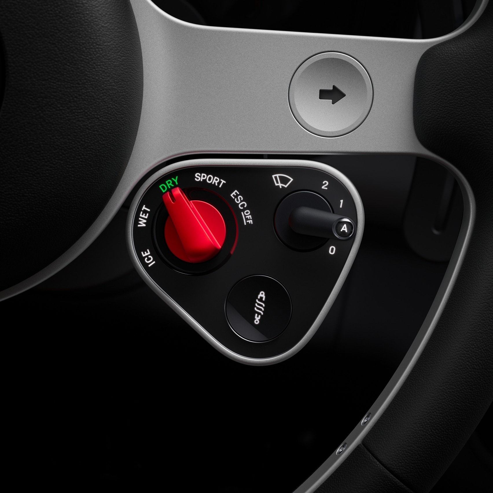 法拉利首款纯电车Luce内饰有点AI感，像医院的监测设备，又像老式的赛车模拟器，