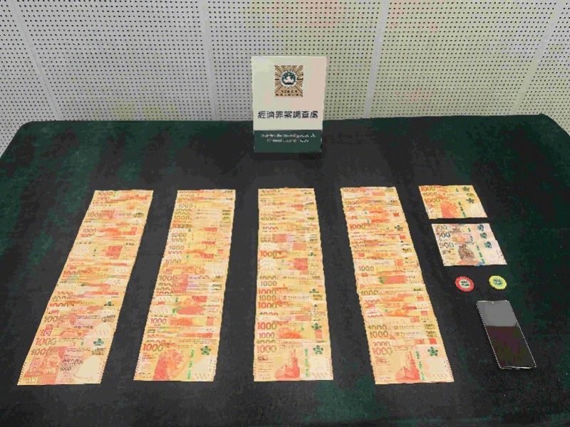 【内地男子谎称可优惠兑换货币骗取30万港元！被澳门警方截获】近日，澳门司法警察局