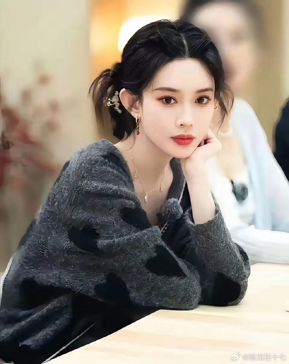 知道吴宣仪家有钱知道虞书欣家有钱万万没想到，比她们更有钱的女明星居然是孟子义，之