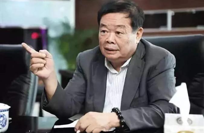 [微风]2017年，曹德旺与法国人谈合作，就在要签合同时，一位法国高管竟得意忘形