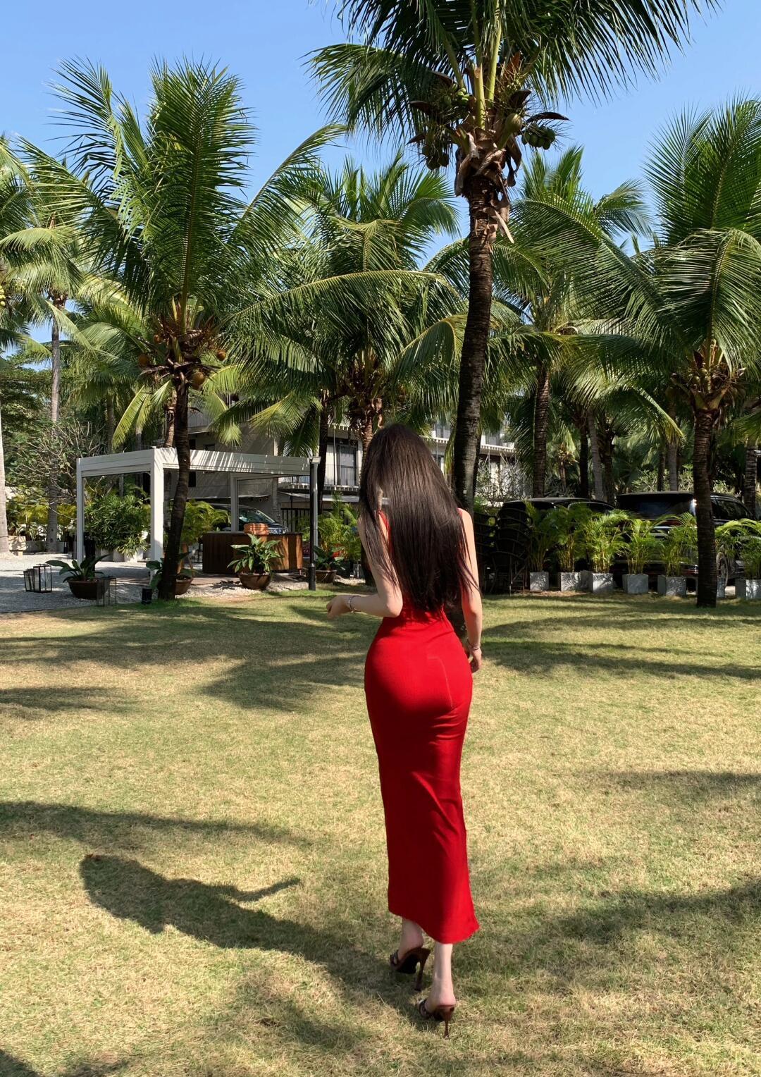 这腰臀比例直接杀疯了……这才是绝杀，身材好的美女穿什么都好看，无论是摆设什么样的