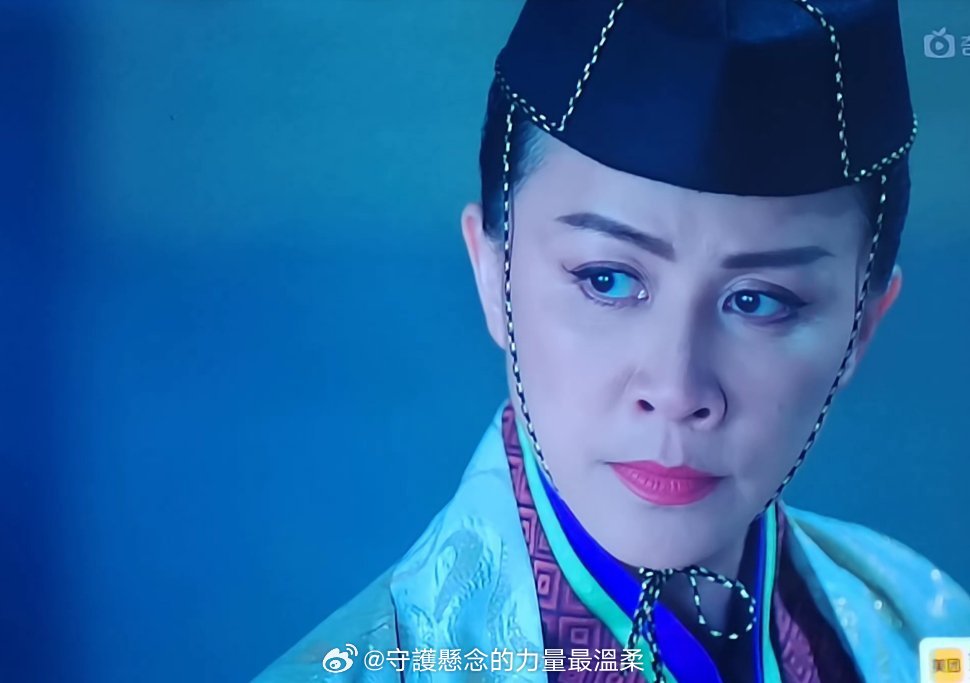 一路繁花，刘嘉玲扮相一出来，霎那间就像大片上映，质感一下出来了，女扮男装，眉宇间