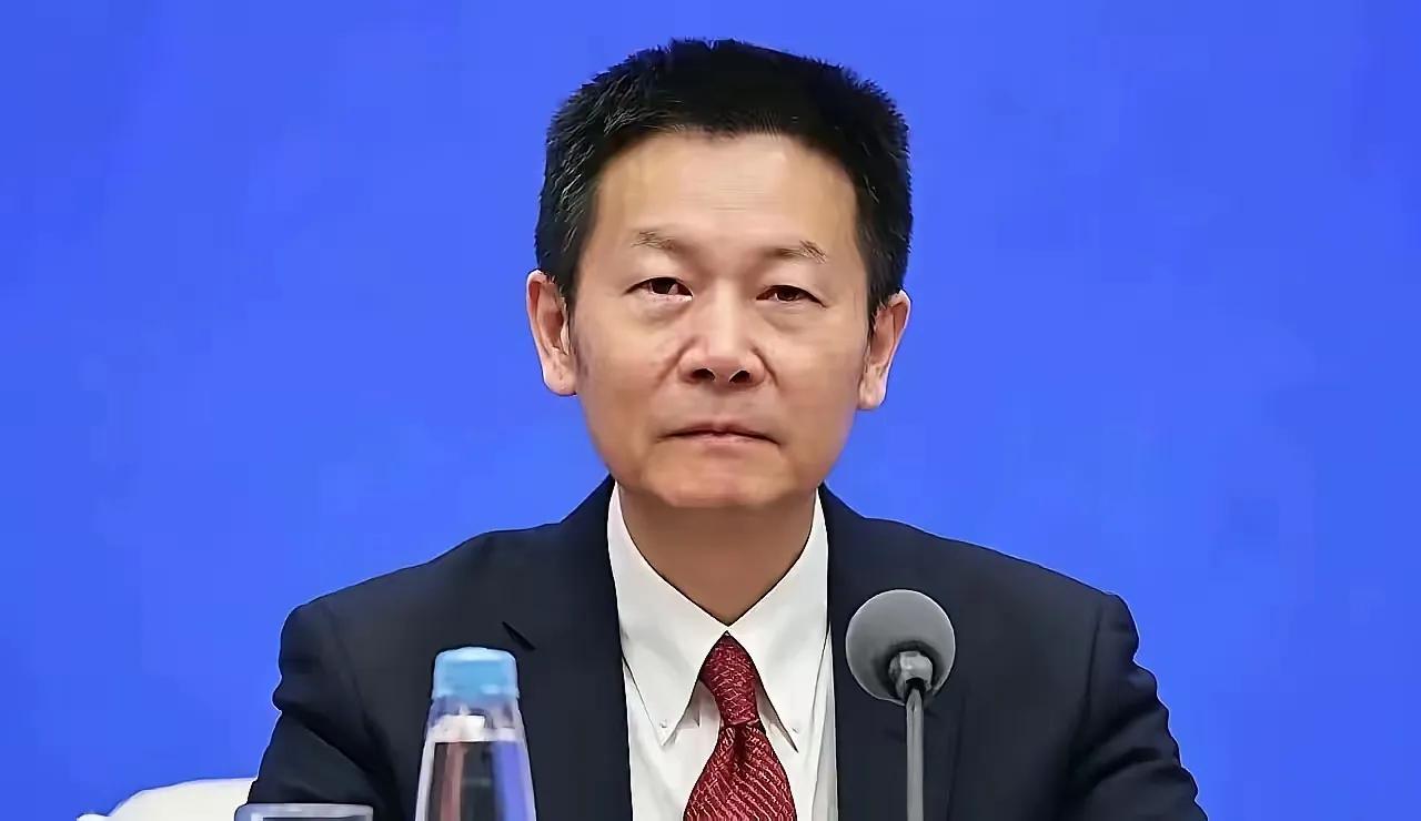 隔壁韩国当年顶不住散户的怒火，直接掀了量化交易的桌子。咱们这儿呢？两亿股民喊破喉
