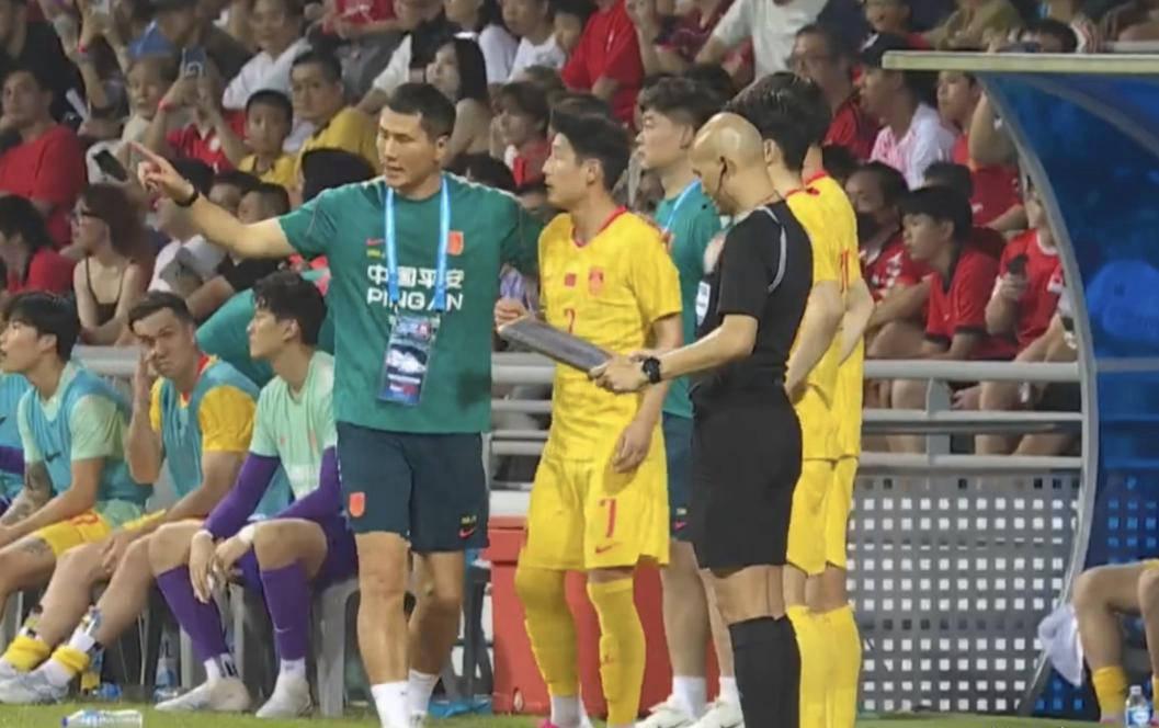 中国男足对阵泰国男足的比赛免费直播来了！今天晚上19:35，中国男足将在主场迎战