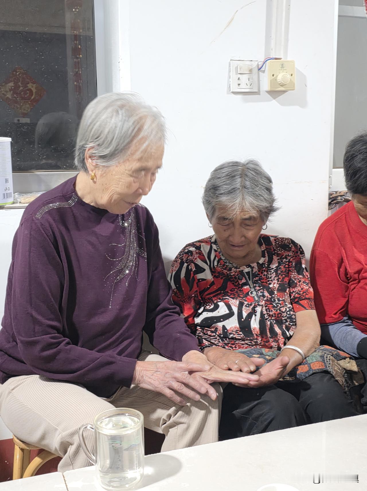 20个小时，回村住一宿，今天下午回来了……

昨天下午5点到达村里，今天下午2点