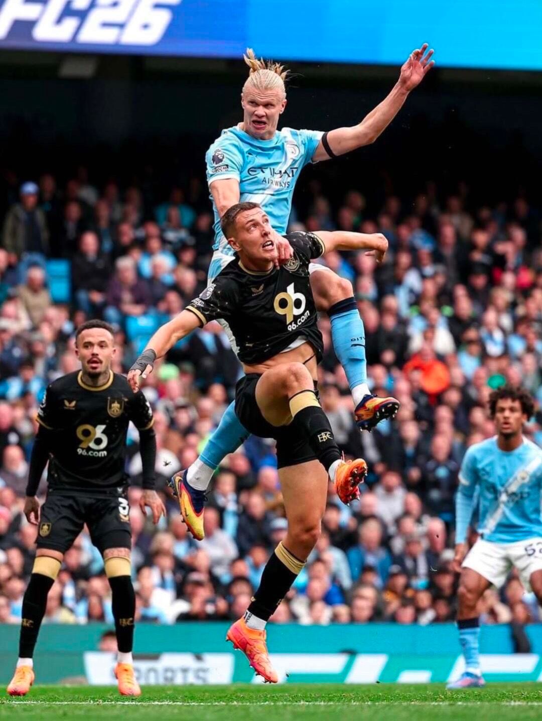 哈兰德不是在飞就是在飞的路上fifa世界杯哈兰德