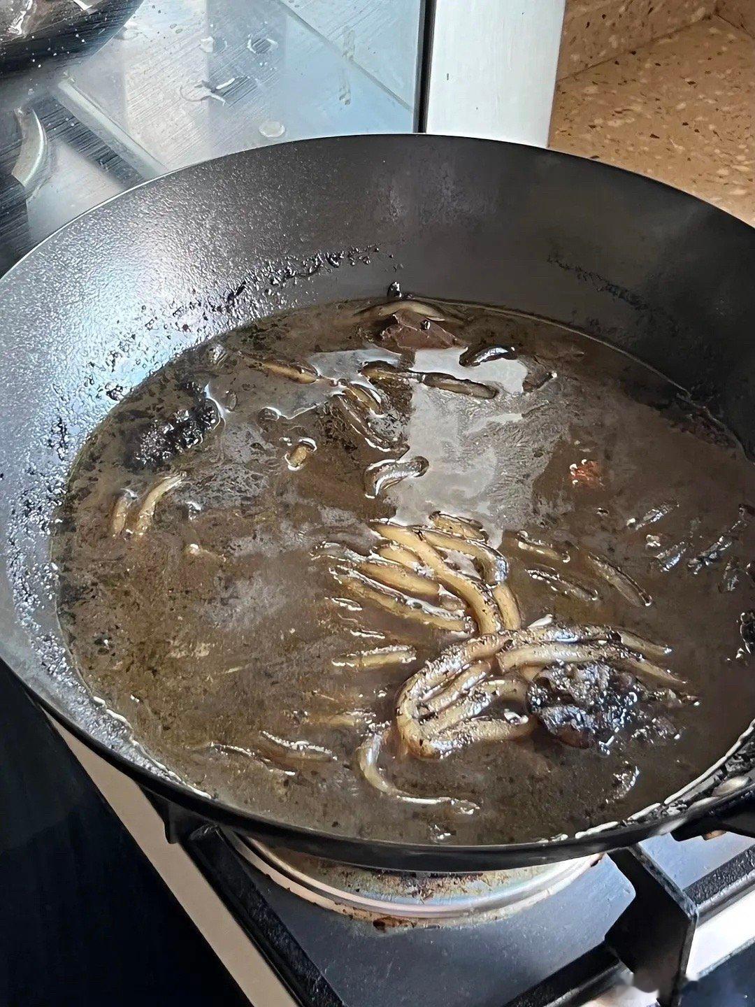 超绝麻辣烫，  做着做着笑吐了， 明明是按网上教程做的啊！ 