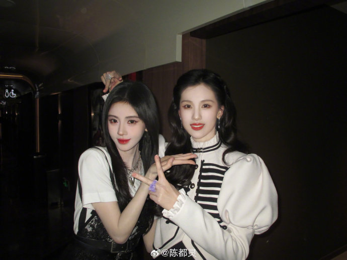 陈都灵发了和鞠婧祎合照陈都灵发了与鞠婧祎合照 陈都灵发了与鞠婧祎合照 