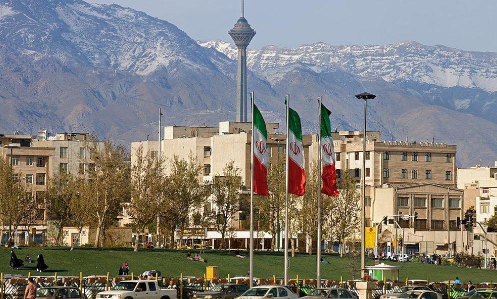 停火协议墨迹未干，霍尔木兹海峡大门再关！全球油价应声起飞

铁子们，这中东的局势