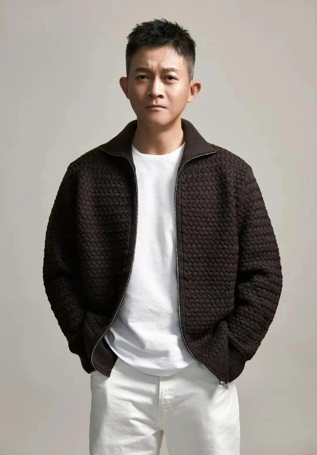 杨志刚凭《唐朝诡事录》获最佳男配。幽默表示“按主演演的怎么给男配呢”。网友：我也