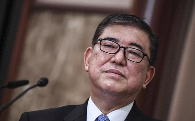 美国这是给日本首相石破茂逼急了，逼得人家辞职，这又不干了！

当下日本面临着和美