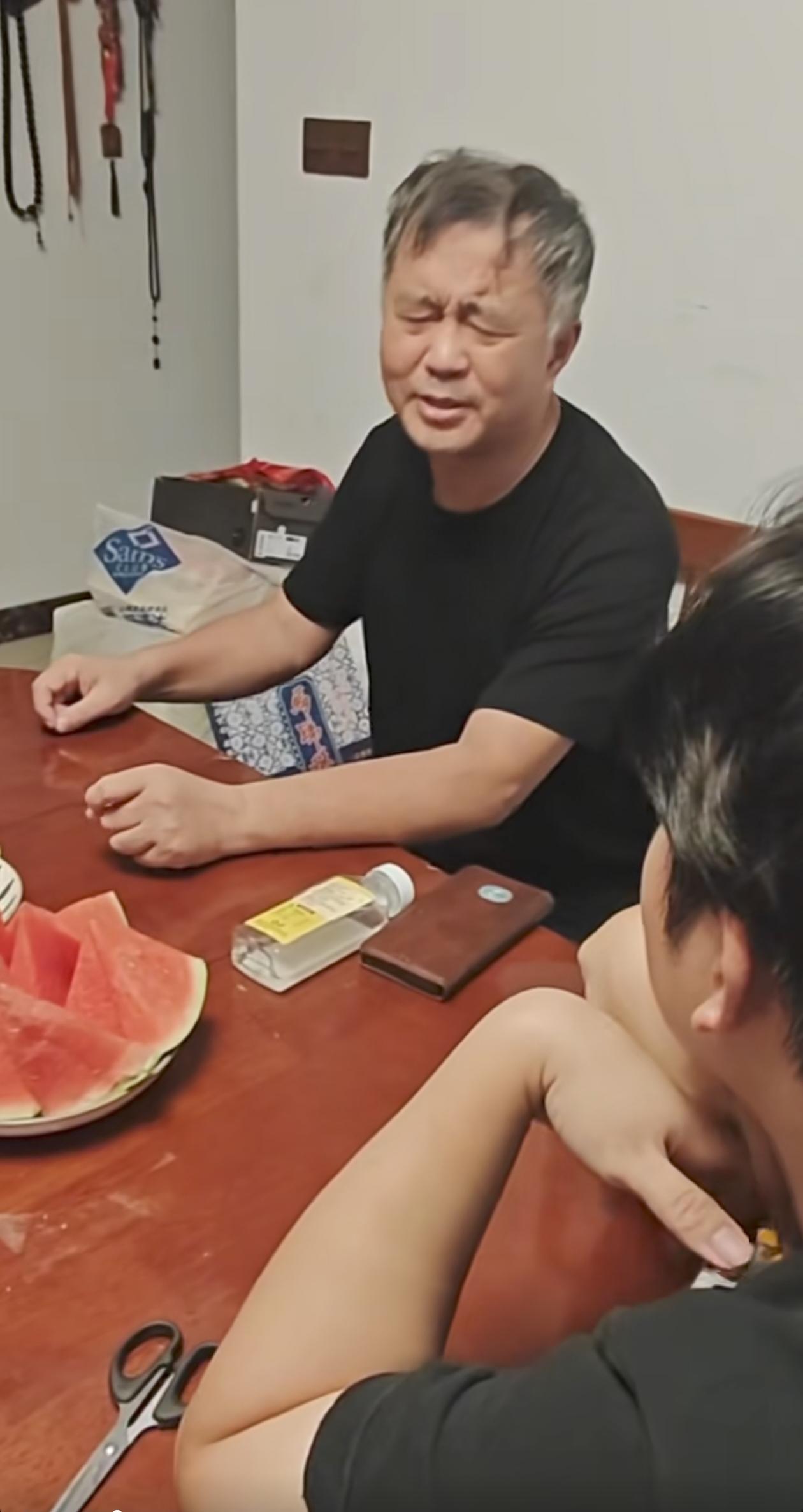 沈巍解释，他近期参与的一些商业活动，是多重因素所致。一方面，面对他人的邀请，即便
